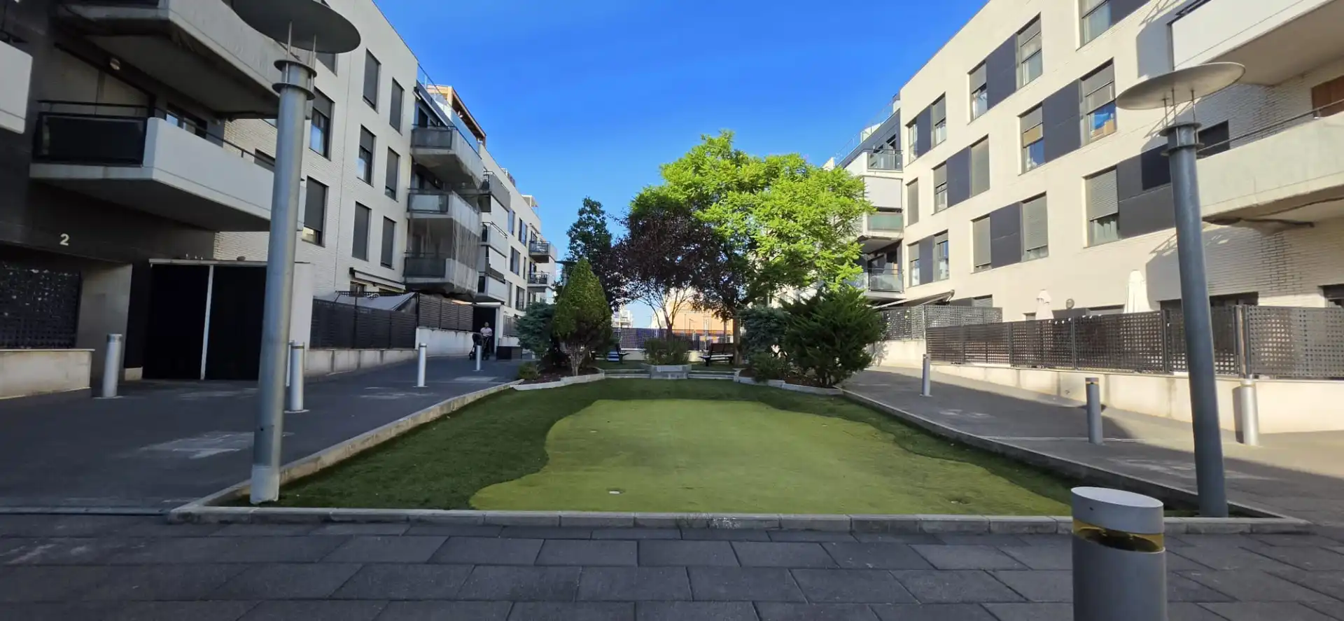Dúplex con terraza en alquiler en Avinguda de les Magnolies, imagen 2
