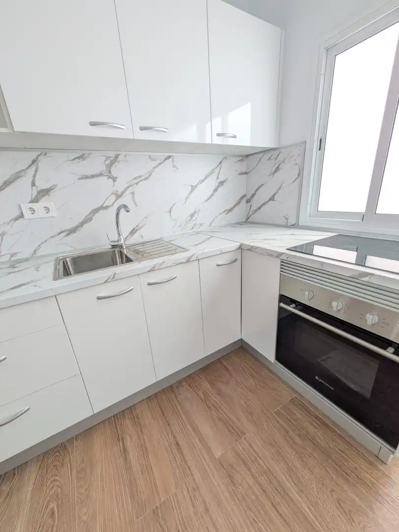 Cocina de Piso en venta en Las Palmas de Gran Canaria con Balcón