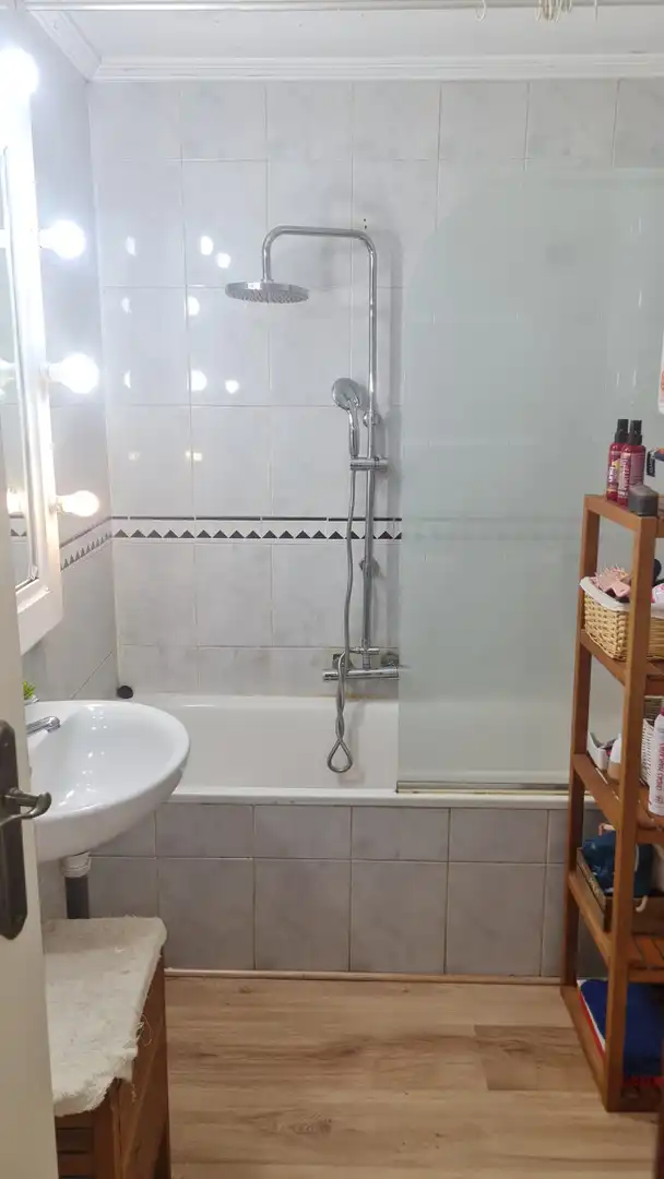 Badezimmer von Maisonette zum Verkauf in Talavera de la Reina mit Klimaanlage, Heizung und Parkett