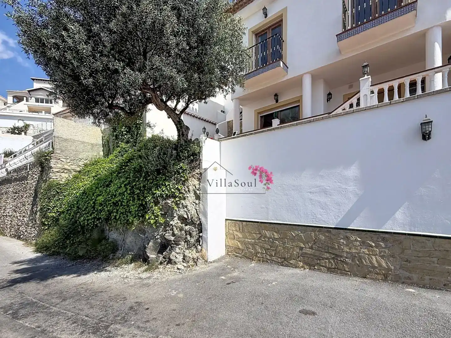 Vista exterior de Casa o xalet en venda en Almuñécar amb Aire condicionat, Piscina i Balcó