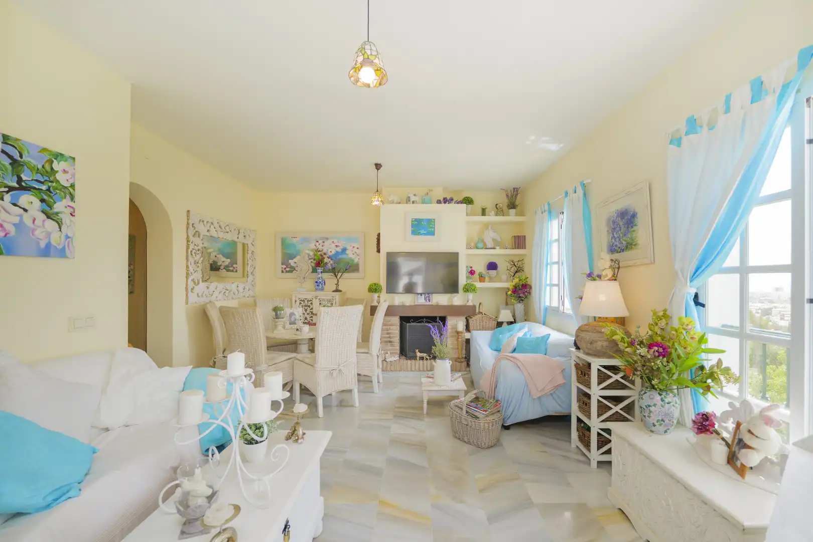 Sala de estar de Piso en venta en Mijas con Terraza, Piscina y Internet