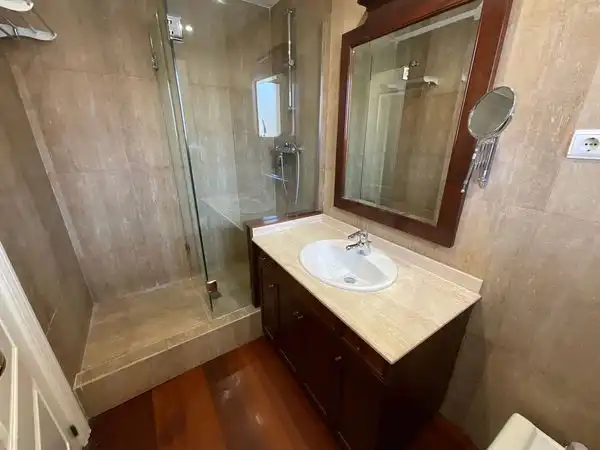 Baño de Ático en venta en Cerdanyola del Vallès con Aire acondicionado, Calefacción y Parquet