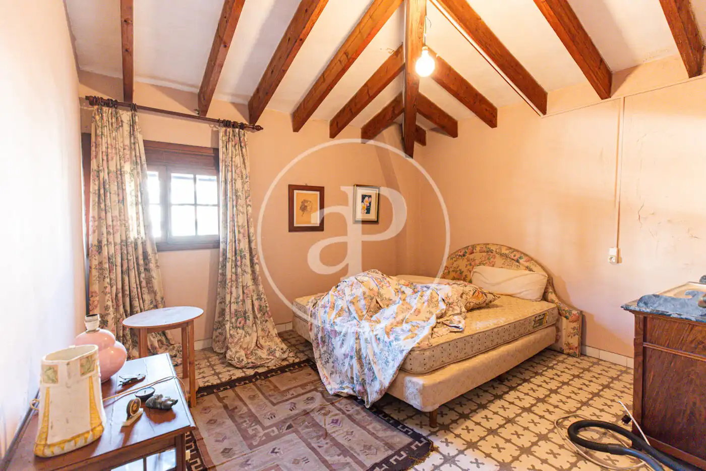 Houses for sale in Carrer de Victorio Luzuriaga, Sant Agustí