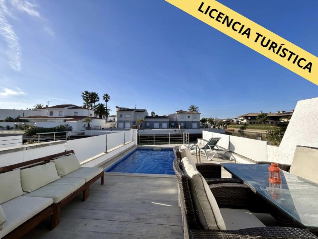 Swimming pool of House or chalet for sale in Empuriabrava