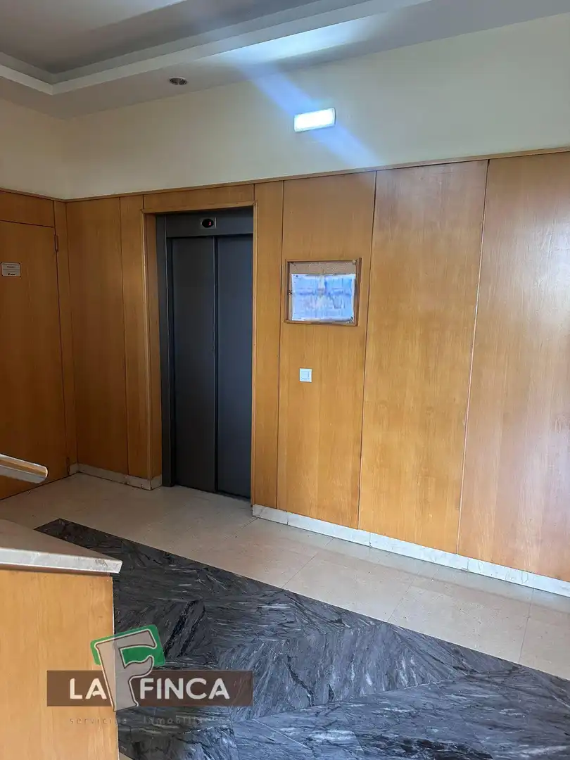 Pis en venda en Oviedo  amb Calefacció, Parquet i Traster