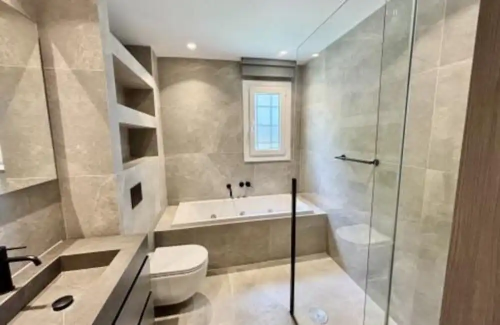 Bany de Apartament de lloguer en Marbella amb Aire condicionat, Calefacció i Terrassa