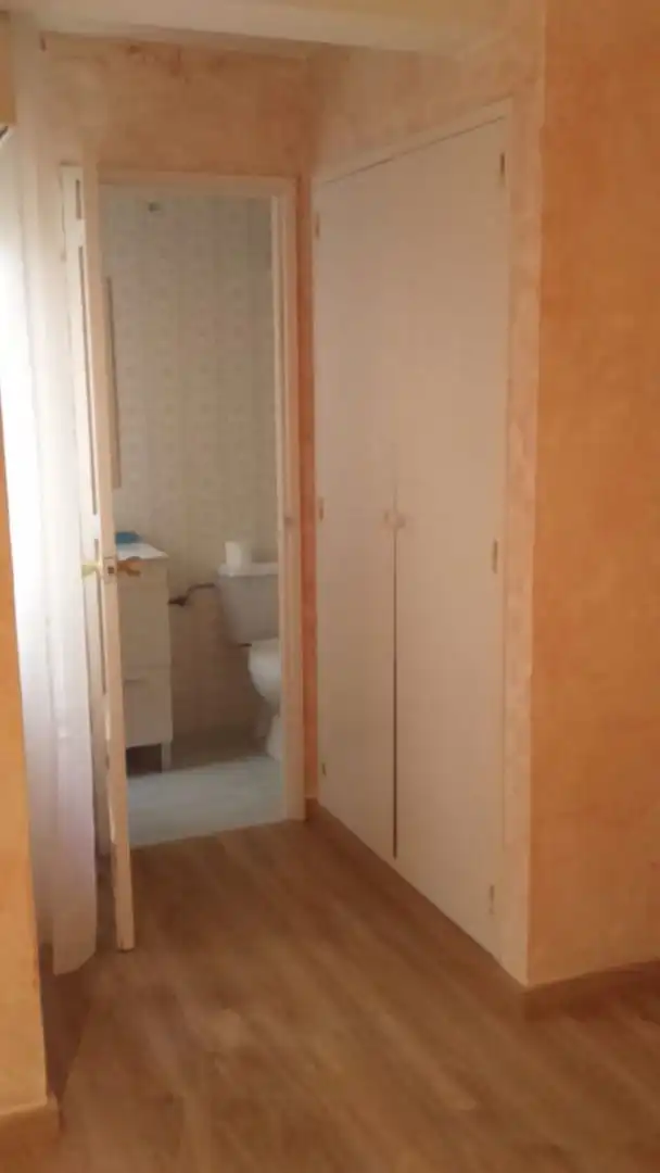 Baño de Piso de alquiler en Santiago de Compostela  con Calefacción, Parquet y Amueblado