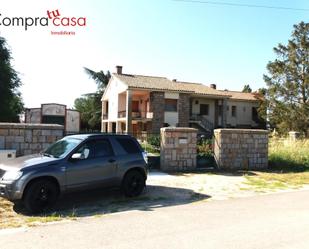 Vista exterior de Casa o xalet en venda en Escarabajosa de Cabezas amb Terrassa i Piscina