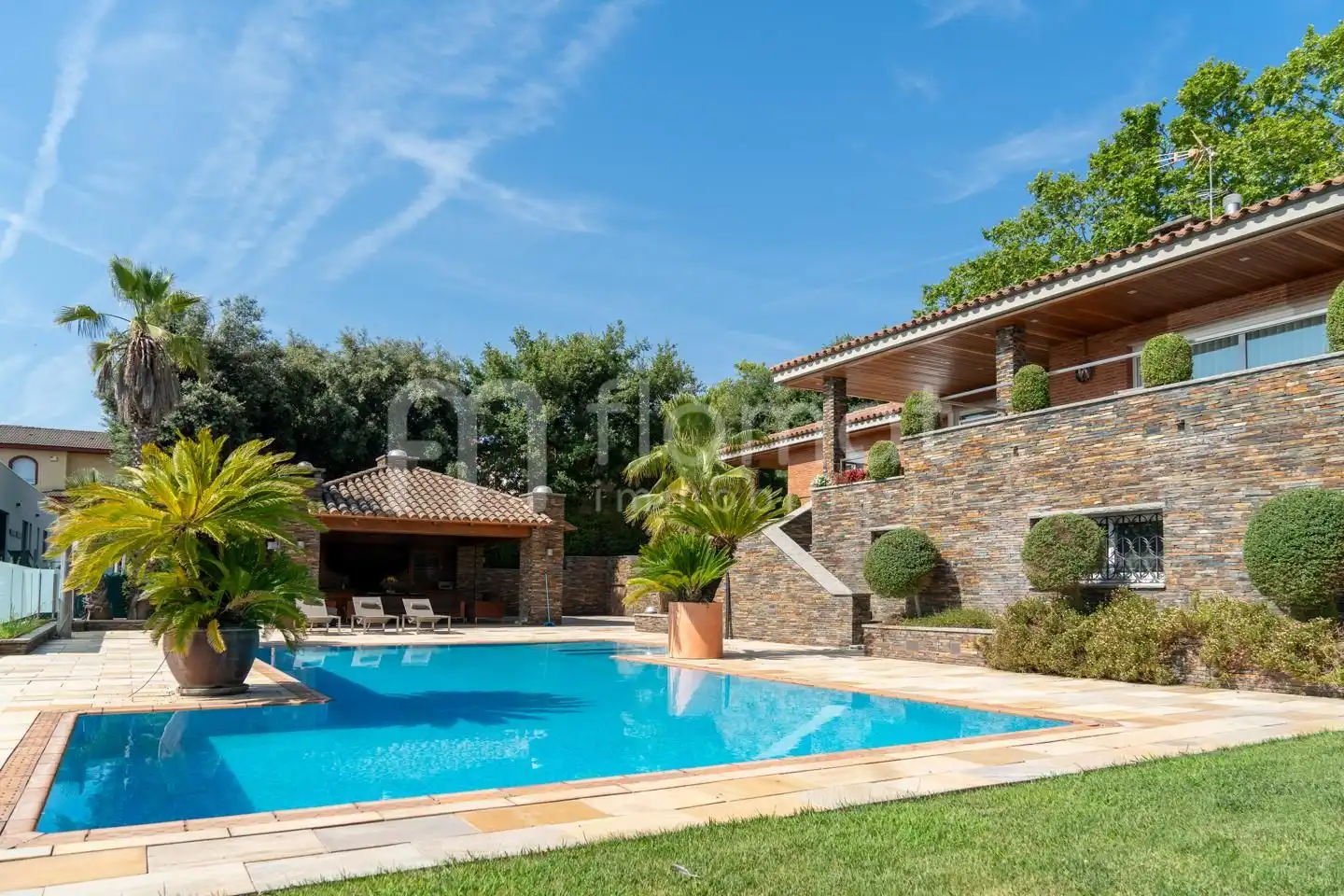 Vista exterior de Casa o xalet en venda en Sabadell amb Piscina