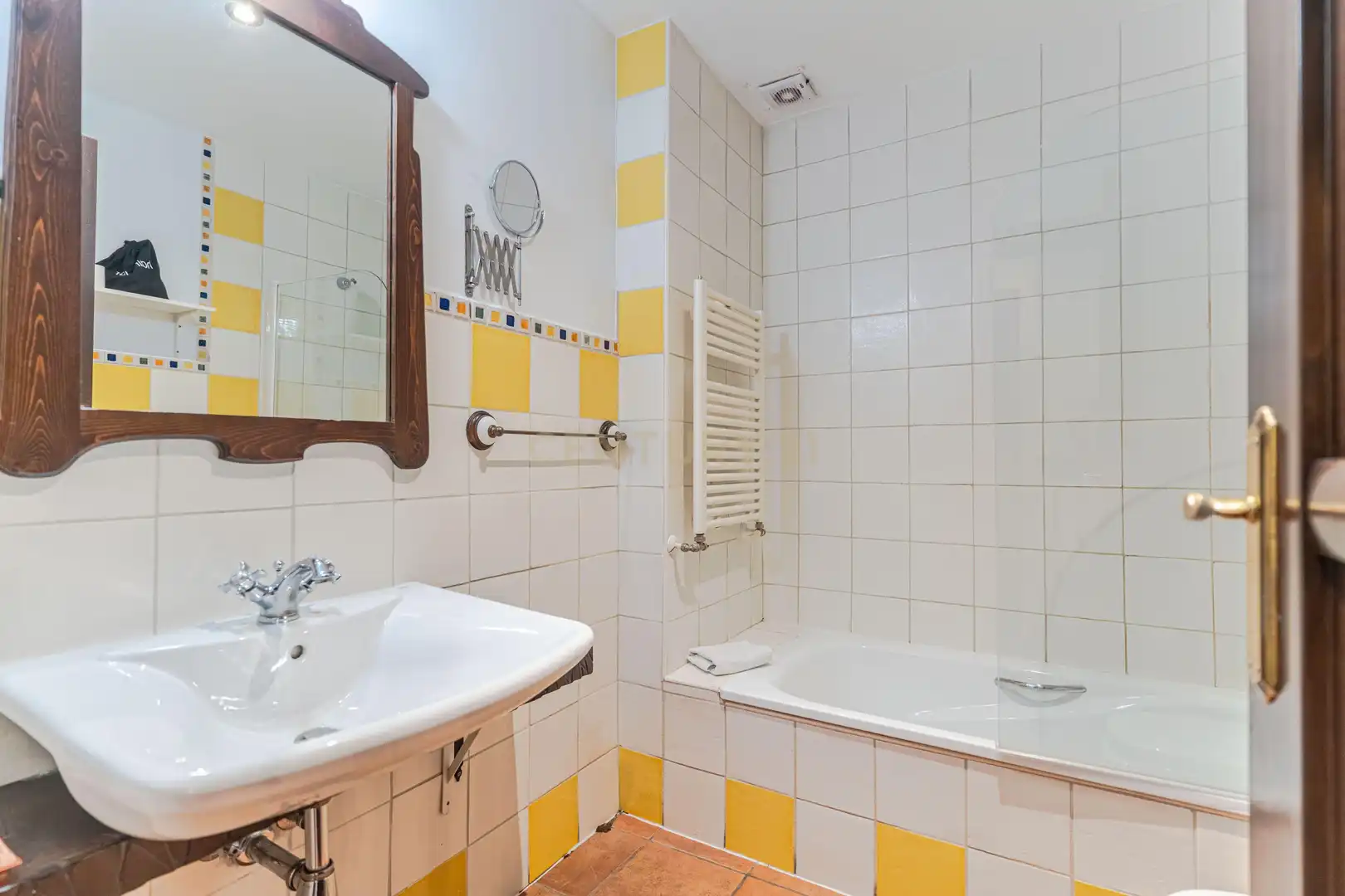 Baño de Edificio en venta en Cenes de la Vega con Piscina comunitaria