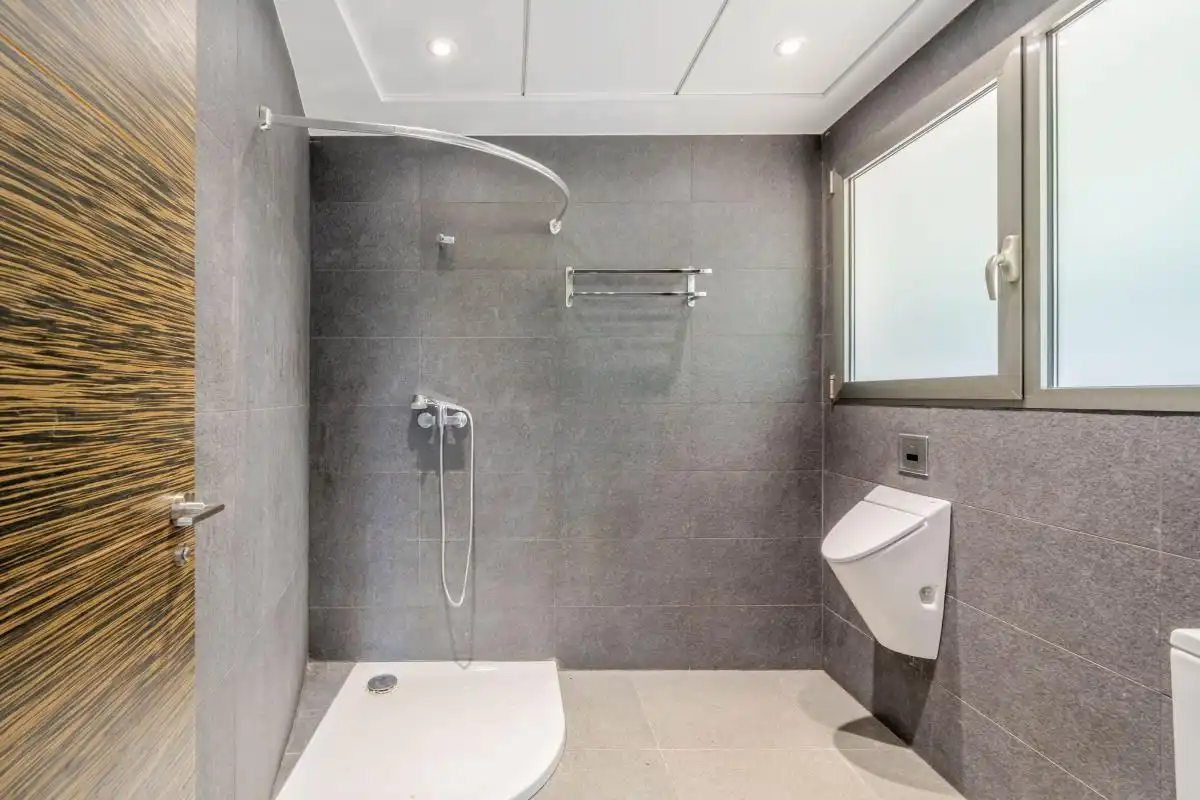 Badezimmer von Haus oder Chalet zum Verkauf in Elche / Elx mit Klimaanlage, Heizung und Privatgarten