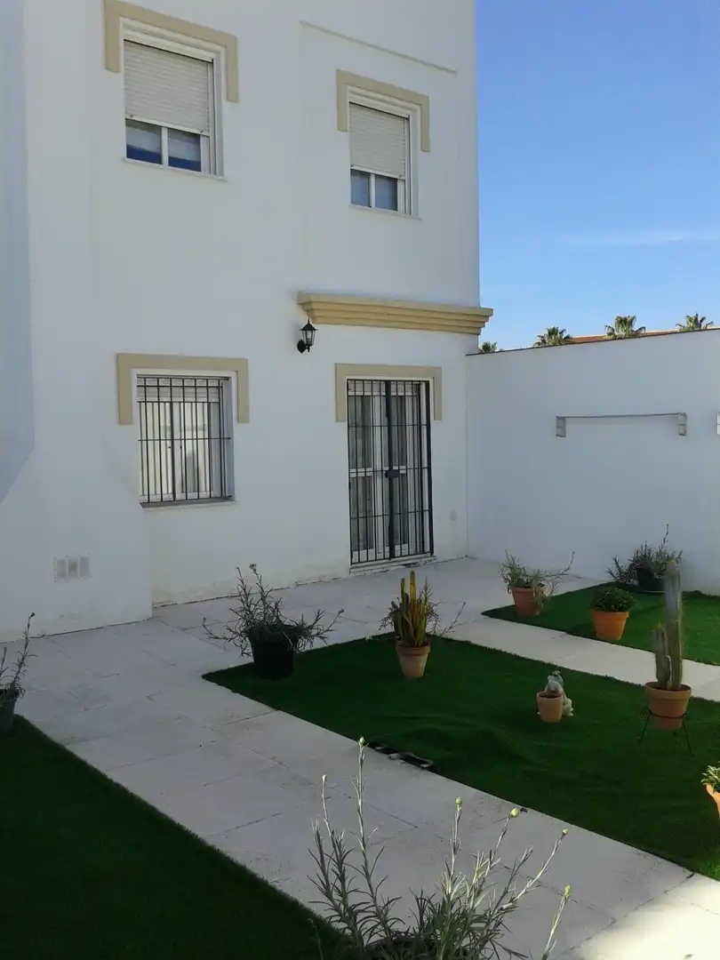 Vista exterior de Casa o chalet en venta en Bollullos de la Mitación