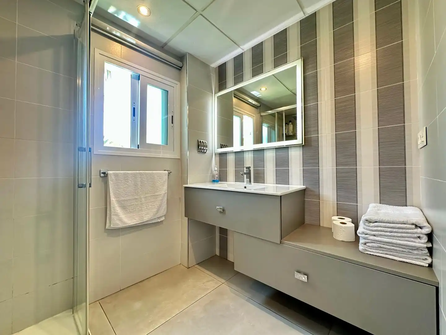 Bathroom of Apartments for rent in Solymar