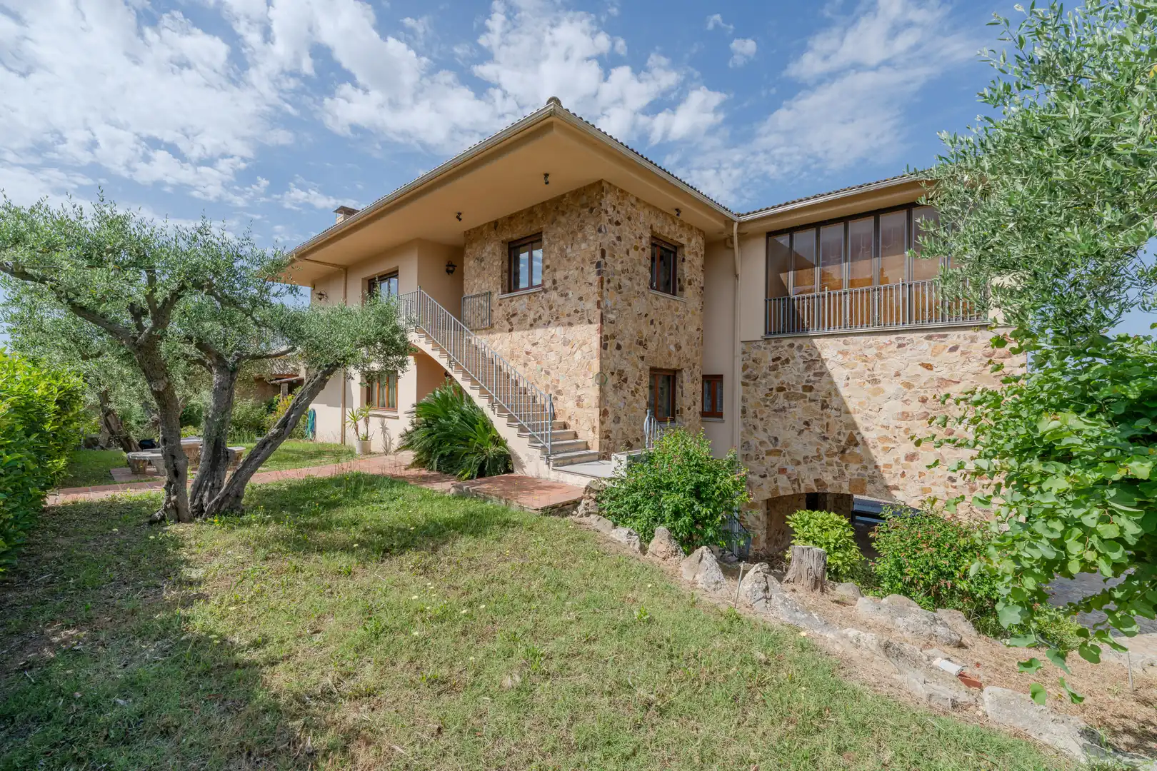 Vista exterior de Casa o chalet en venta en La Bisbal d'Empordà con Calefacción, Jardín privado y Terraza
