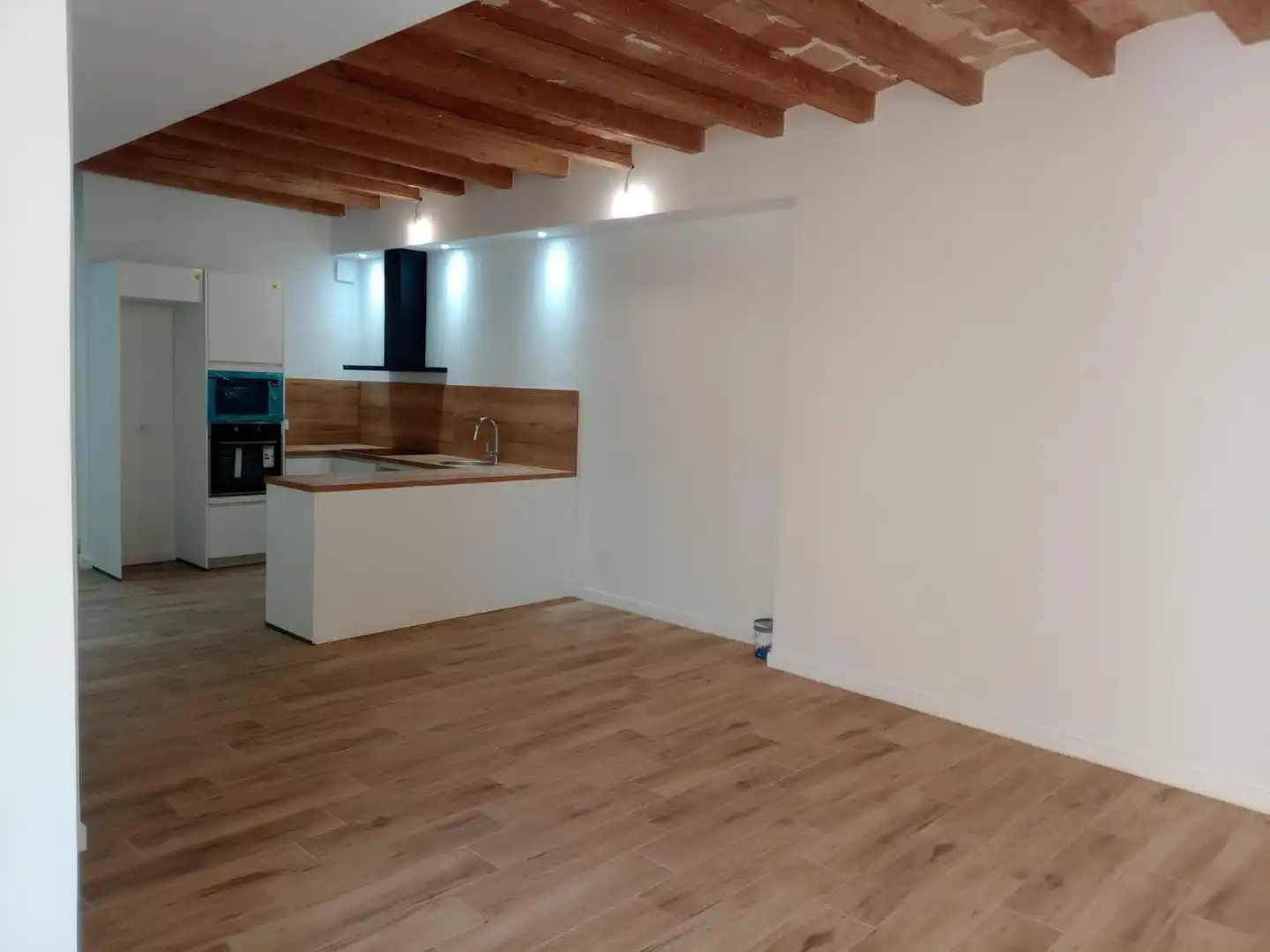 Cuina de Pis en venda en Vilafranca del Penedès amb Parquet, Terrassa i Balcó