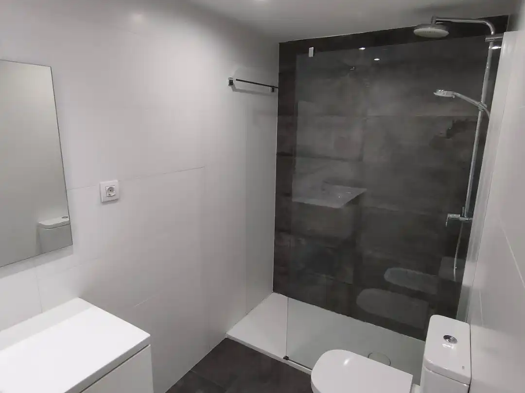 Bathroom of Flat for rent in  Zaragoza Capital  with Air Conditioner and Balcony