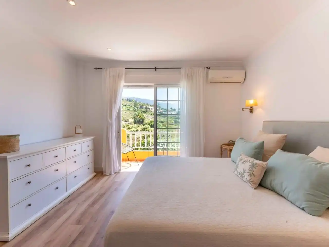 Bedroom of Houses for sale in Cuesta de la Villa