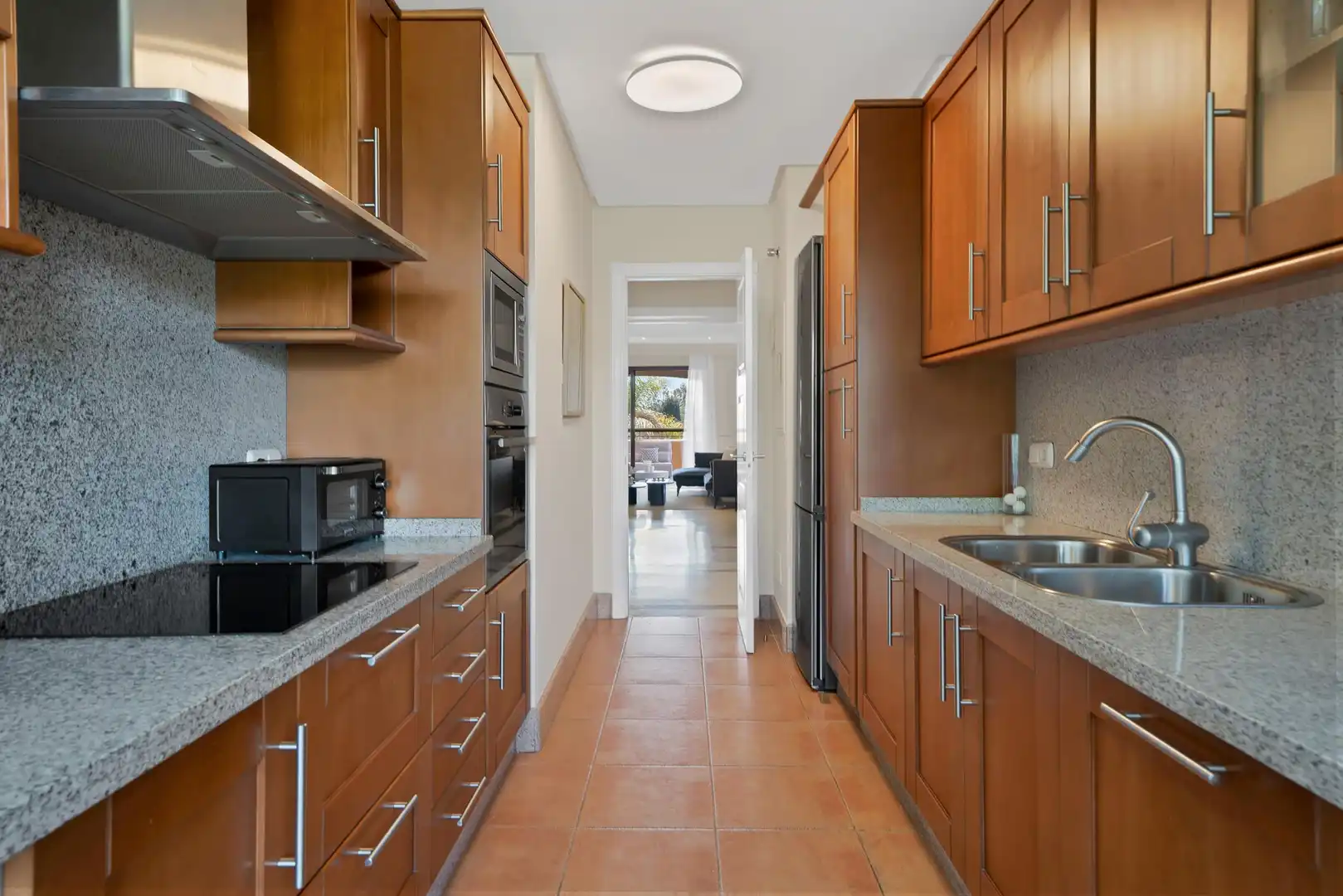 Cuina de Apartament en venda en Marbella amb Aire condicionat, Calefacció i Jardí privat