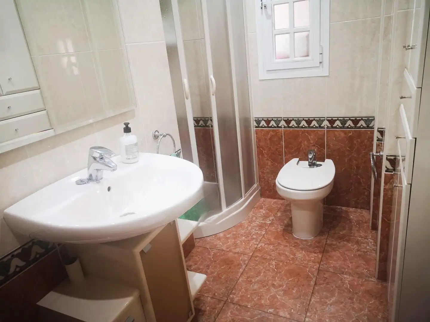 Bathroom of Flat for share in Granada