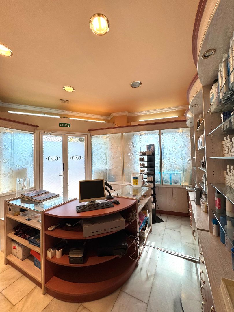 Premises for sale in Alhaurín de la Torre  with Air Conditioner and Alarm
