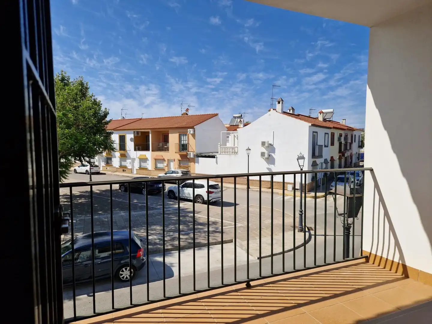 Vista exterior de Casa adosada en venda en Umbrete amb Aire condicionat, Calefacció i Jardí privat