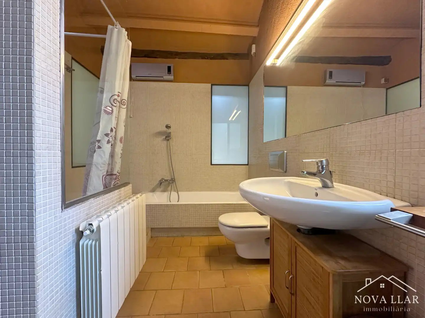 Baño de Finca rústica en venta en Les Llosses con Calefacción, Jardín privado y Parquet