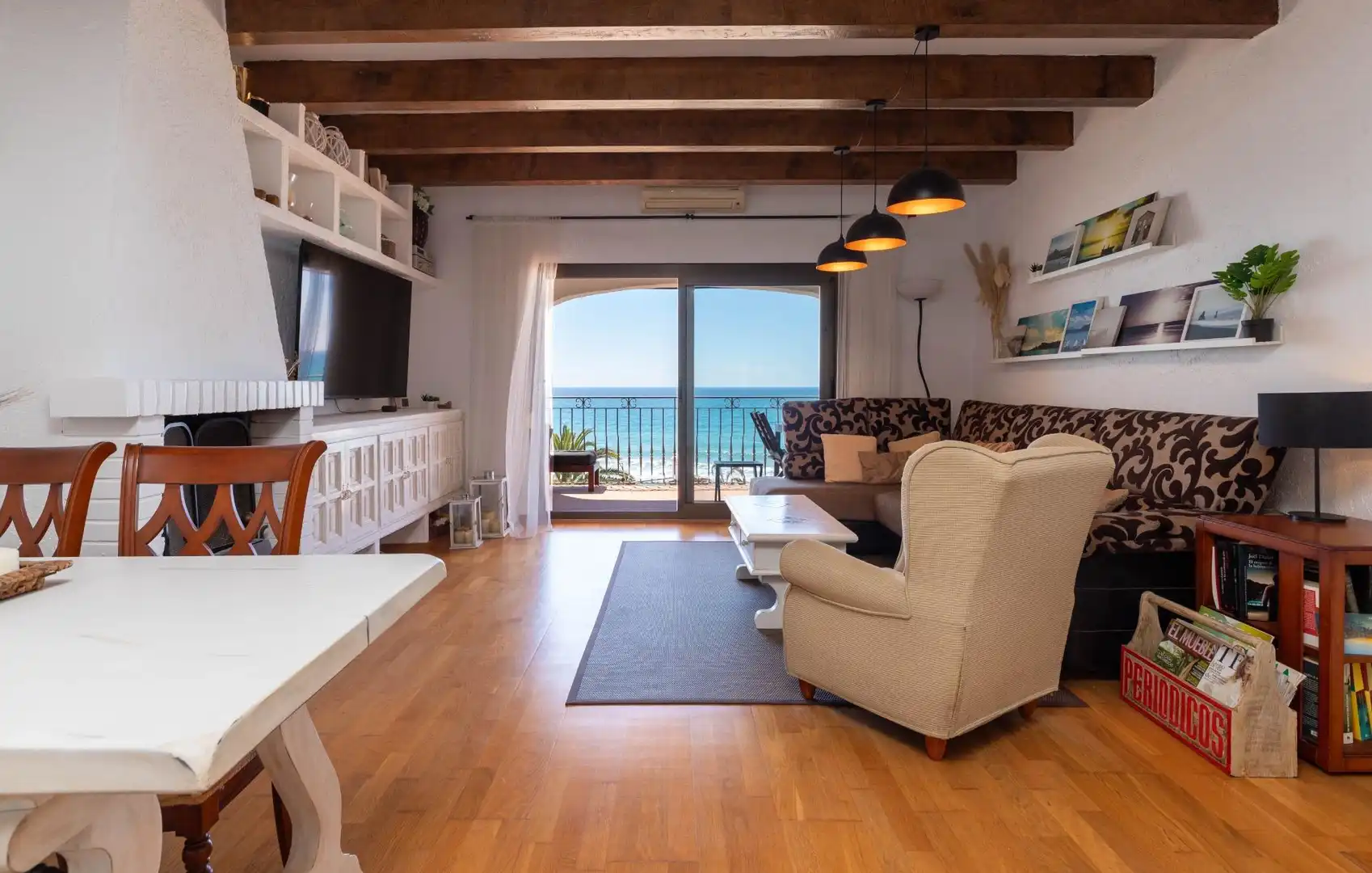 Sala d'estar de Casa o xalet en venda en El Vendrell amb Parquet, Terrassa i Balcó