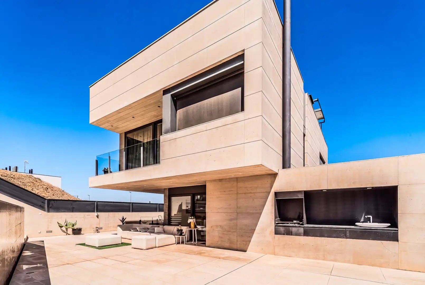 Vista exterior de Casa o xalet en venda en Tàrrega amb Aire condicionat, Jardí privat i Terrassa