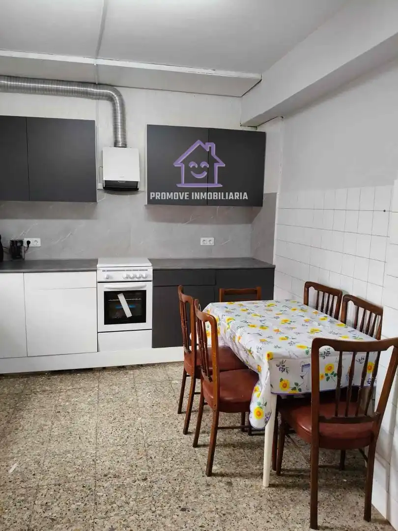 Cocina de Casa o chalet de alquiler en Arteixo con Jardín privado y Amueblado