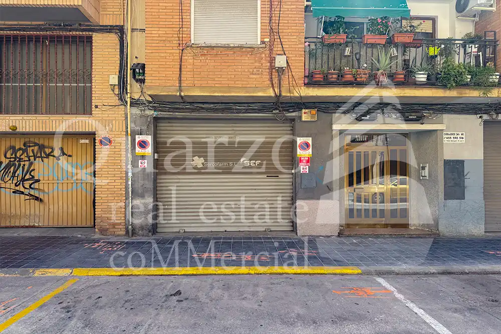 Vista exterior de Local en venda en Valencia