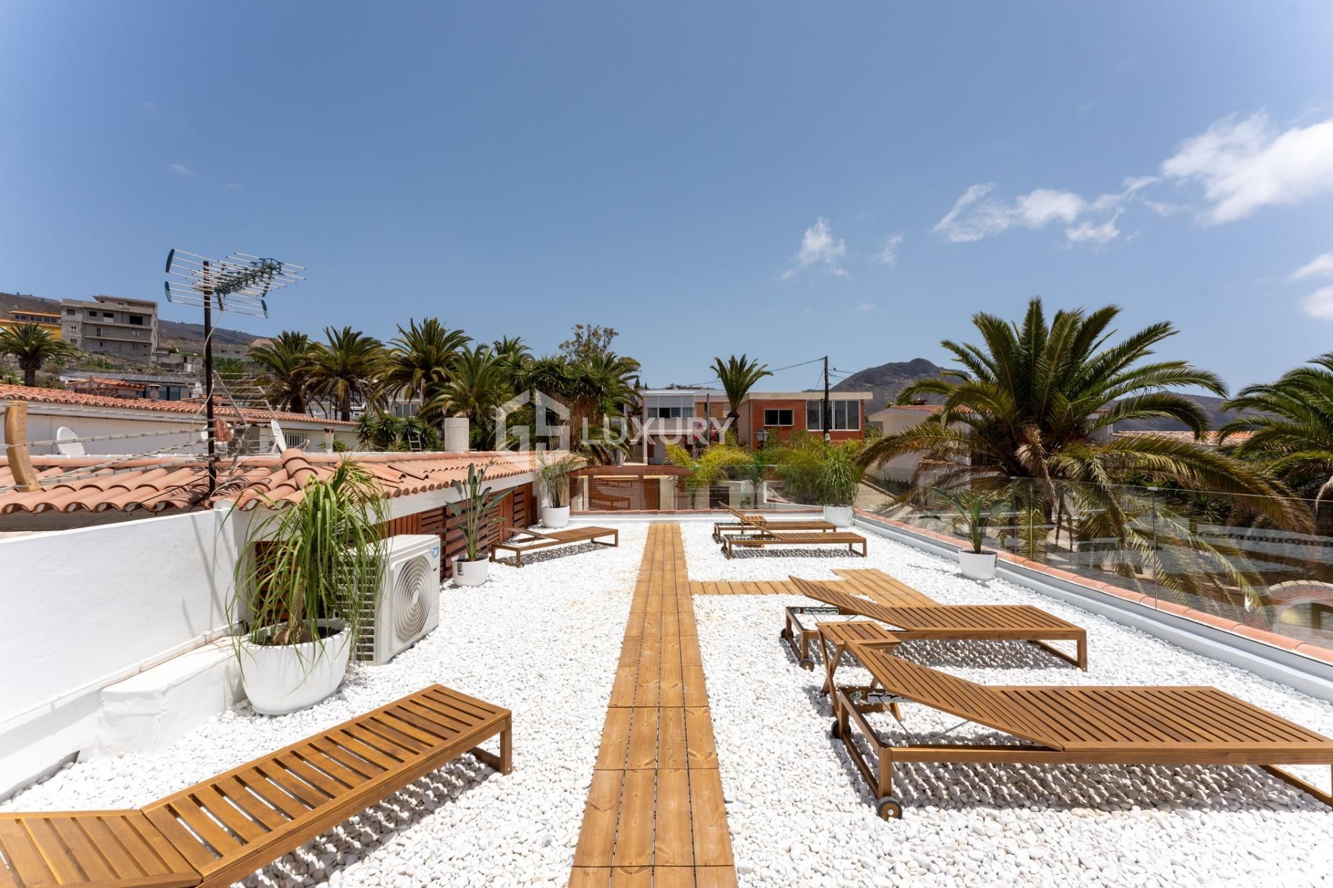 Terrace of House or chalet for sale in Arona  with Air Conditioner, Private garden and Terrace