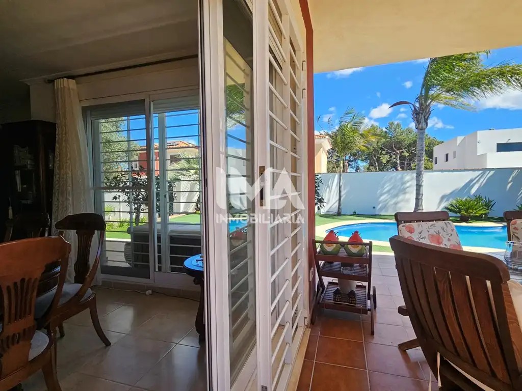 Vista exterior de Casa o xalet en venda en Bétera amb Aire condicionat, Calefacció i Jardí privat