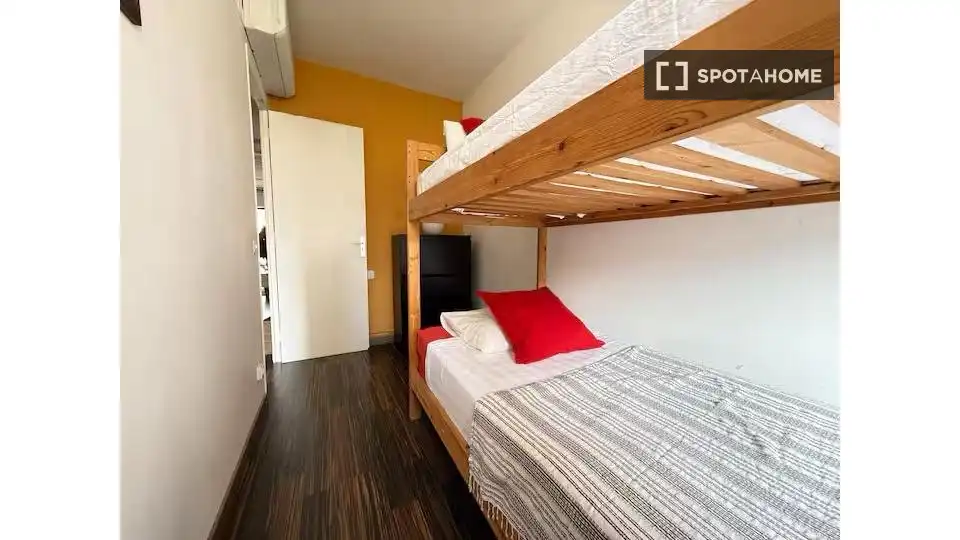 Bedroom of Flat for rent in Barcelona  with Air Conditioner, Heating and Furnished