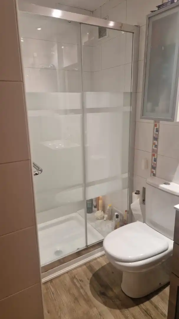 Baño de Apartamento en venta en Puebla de Lillo con Calefacción, Trastero y Amueblado