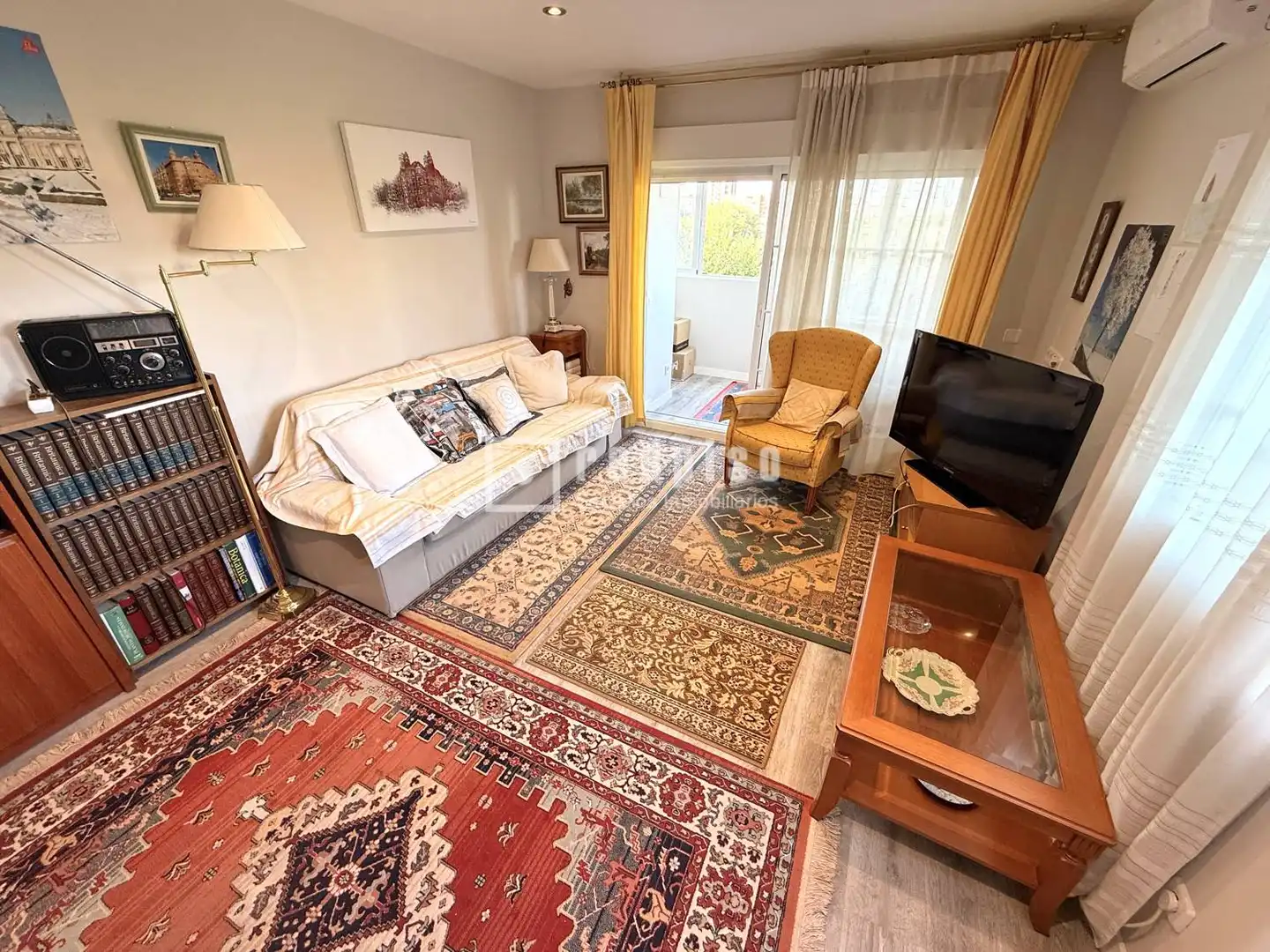 Living room of Flat for sale in Madrid  with Air Conditioner, Heating and Private garden