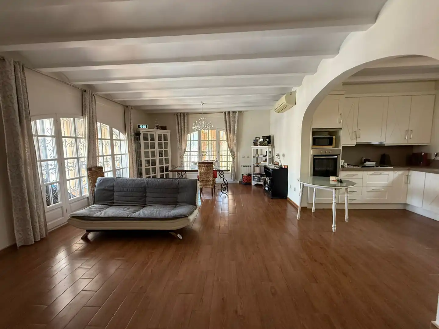 Sala d'estar de Casa o xalet en venda en Mont-roig del Camp amb Aire condicionat, Jardí privat i Terrassa