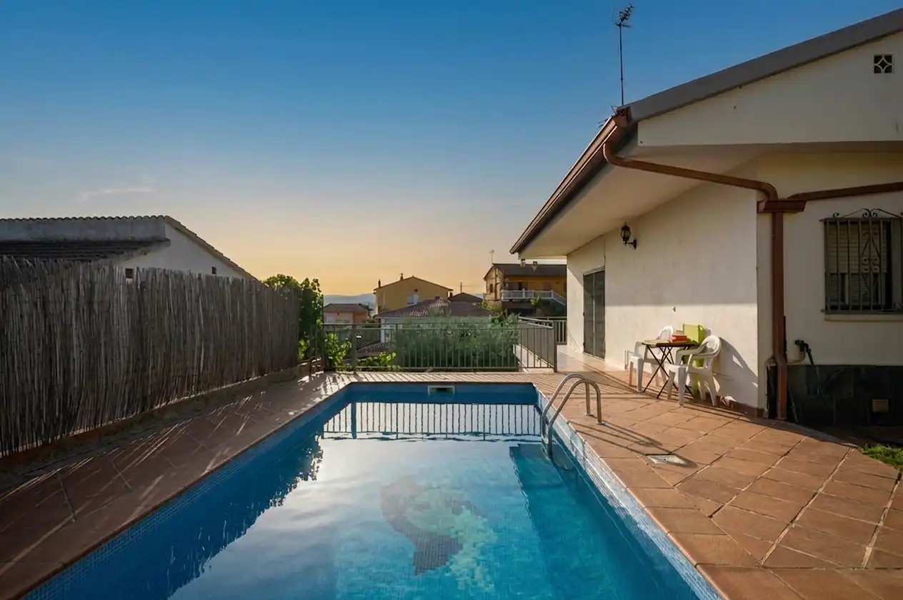 House with pool for sale in Carrer Curt, imagen 2