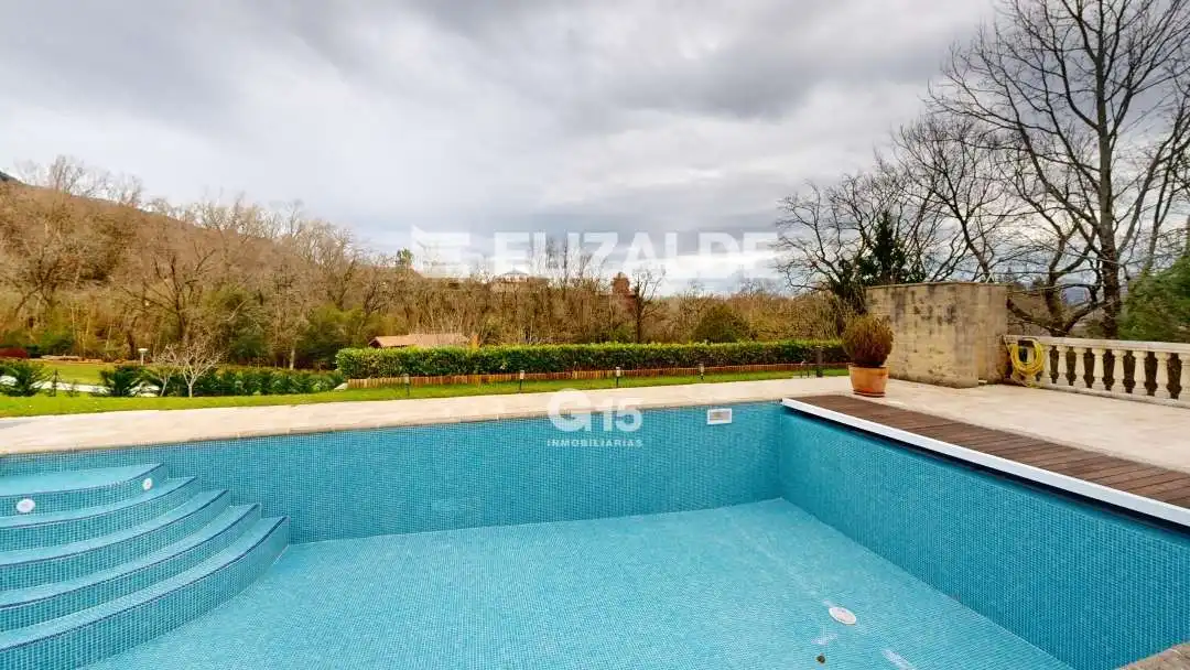 Piscina de Casa o xalet en venda en Hondarribia amb Calefacció, Jardí privat i Terrassa