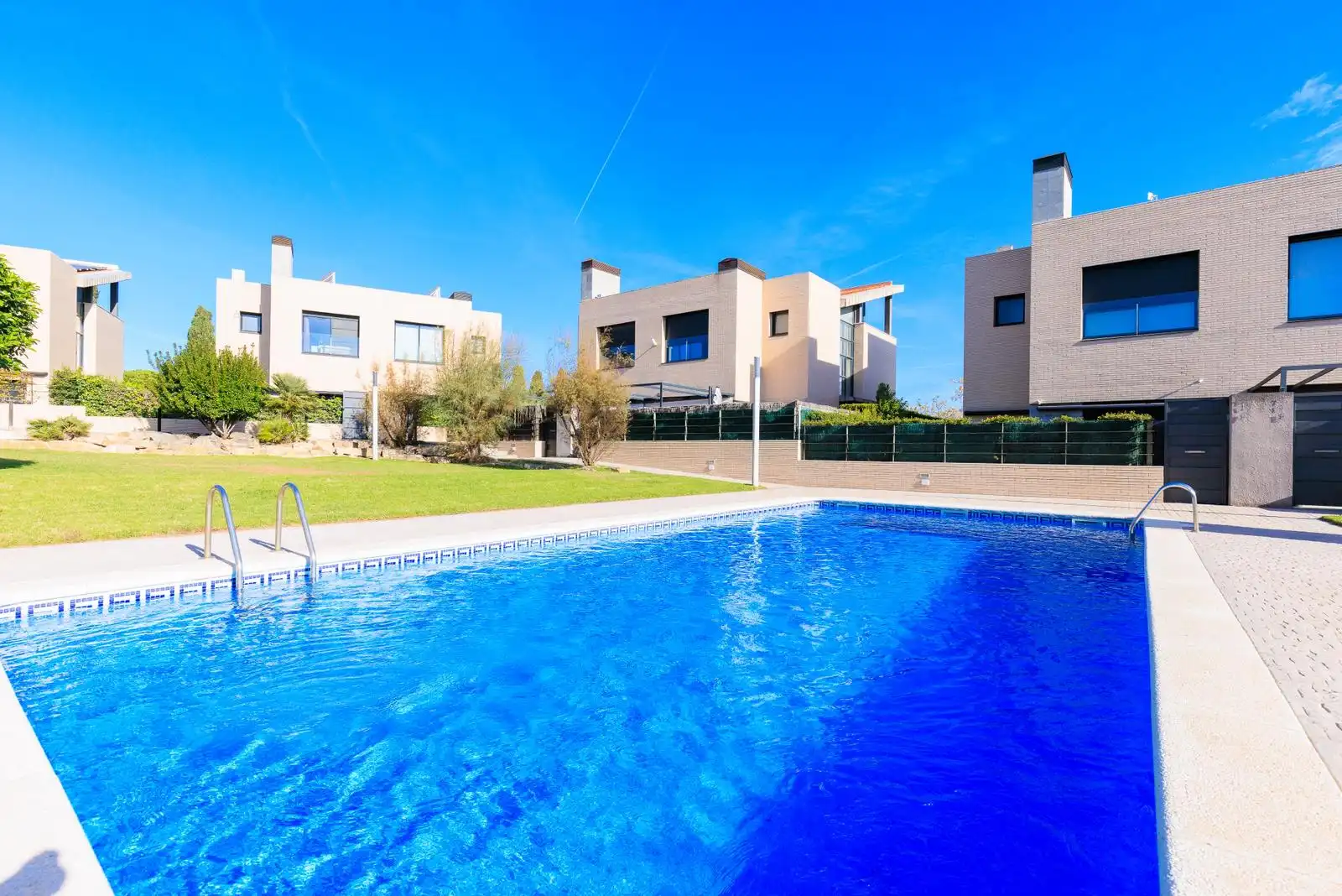 Piscina de Casa adosada en venta en Cambrils con Aire acondicionado, Calefacción y Jardín privado