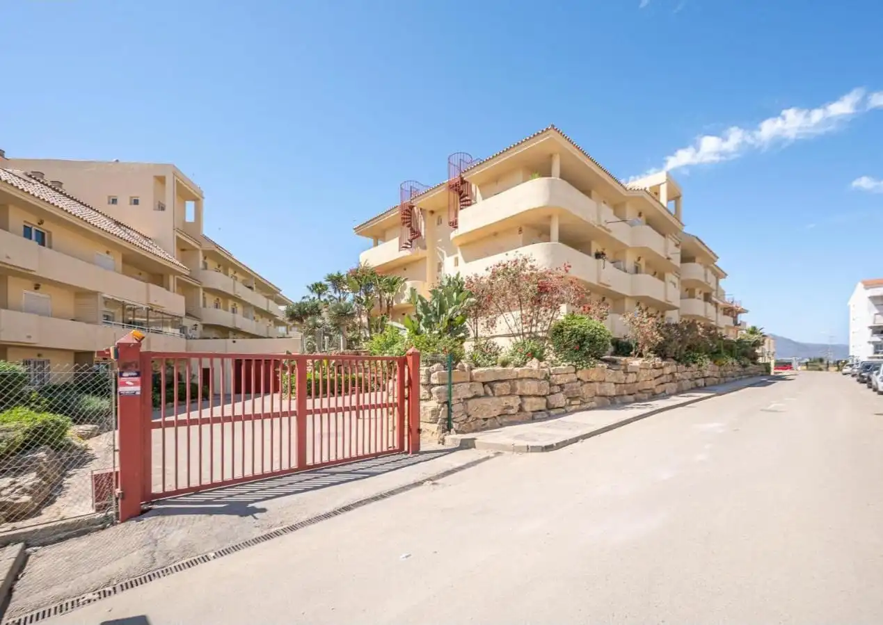 Vista exterior de Apartament en venda en Manilva amb Aire condicionat, Terrassa i Traster