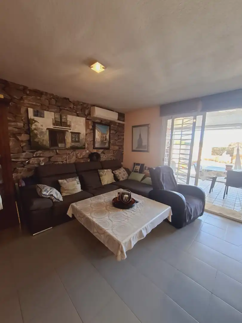 Sala de estar de Casa adosada en venta en Villaviciosa de Odón con Aire acondicionado, Calefacción y Jardín privado