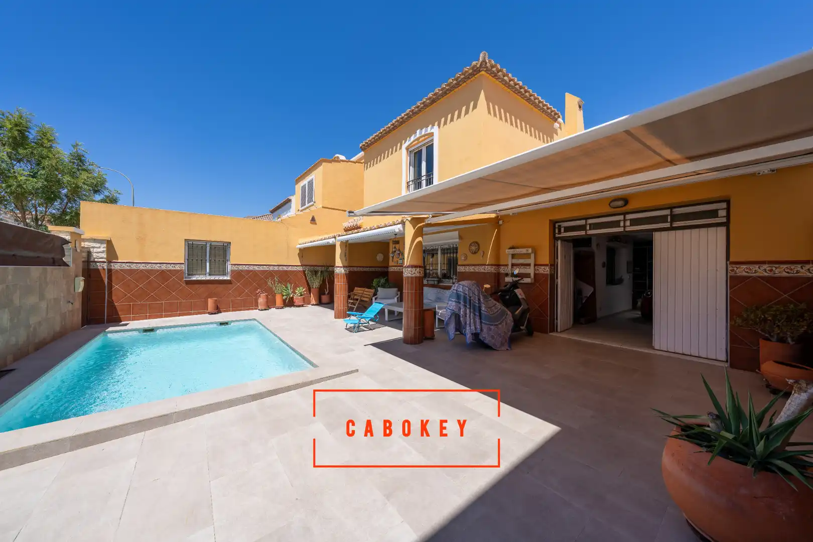 Vista exterior de Casa o chalet en venta en Huércal de Almería con Aire acondicionado, Calefacción y Jardín privado