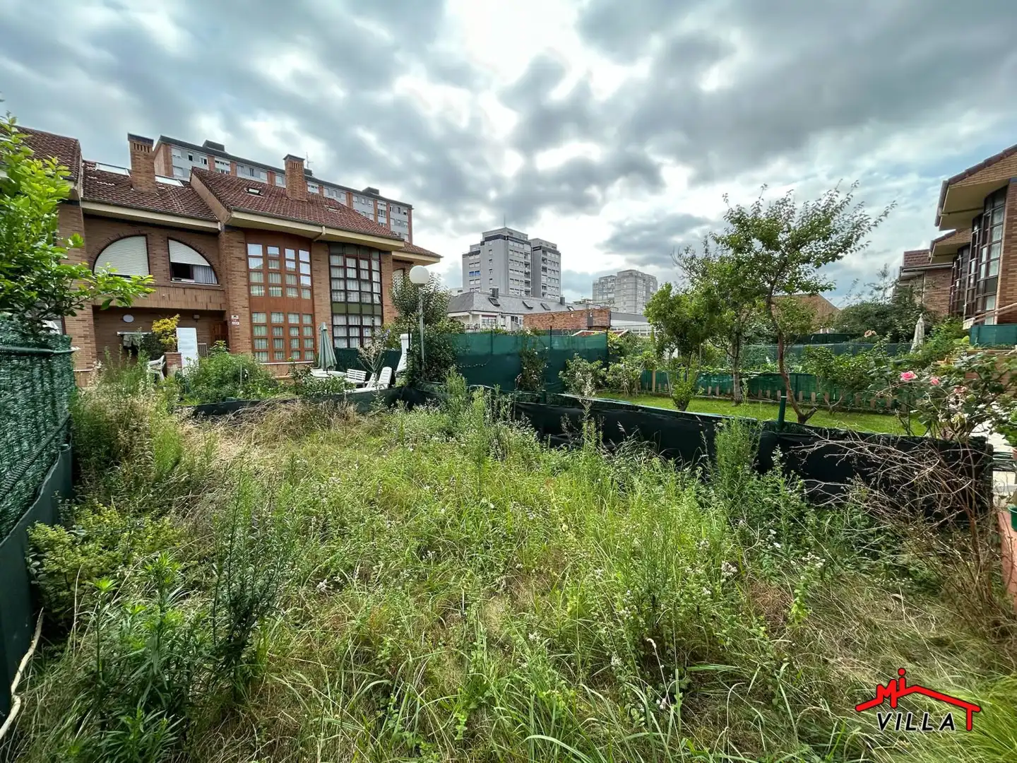 Casa adosada en venda en Laredo amb Calefacció i Terrassa