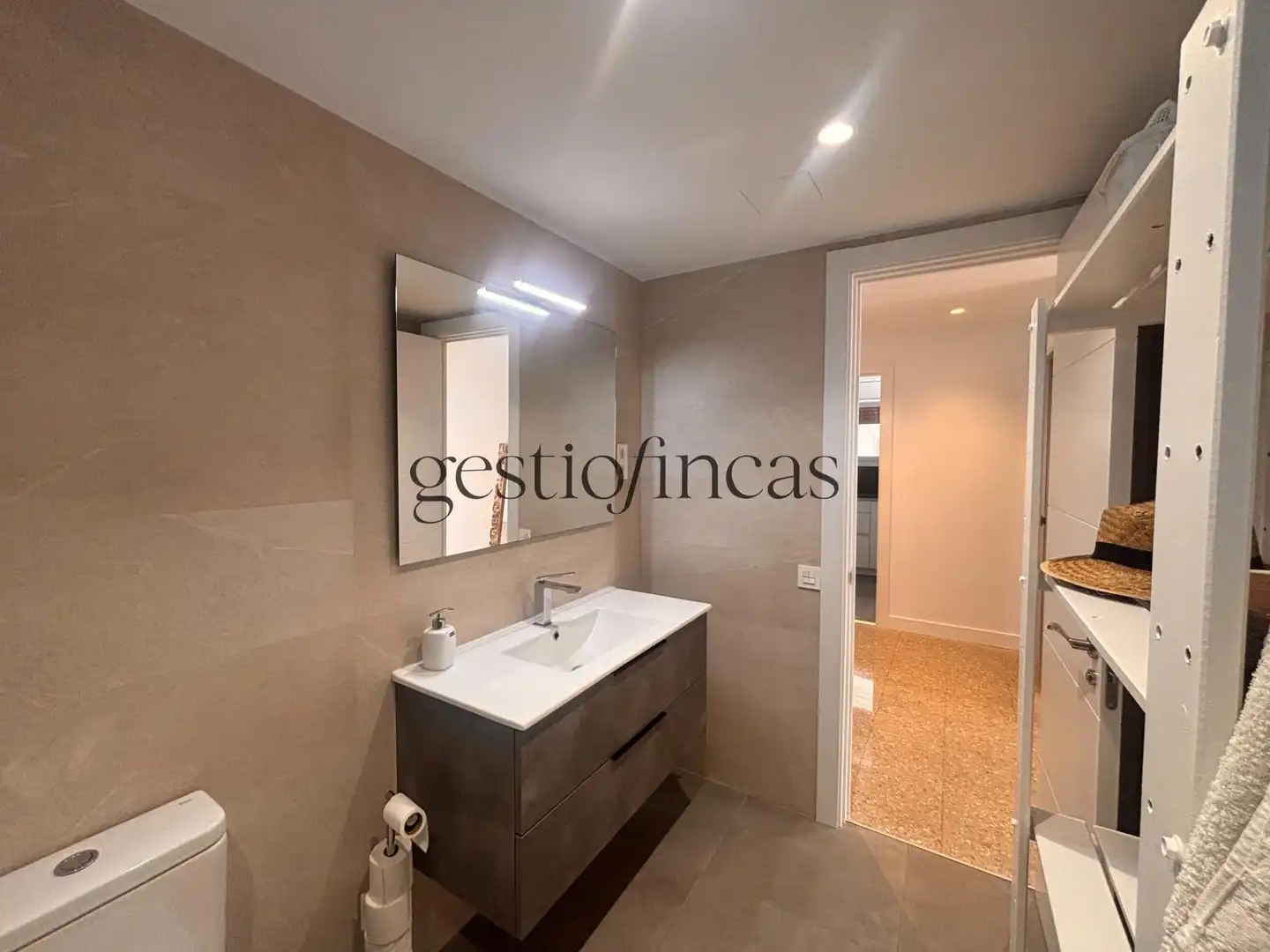 Baño de Apartamento de alquiler en Cambrils con Aire acondicionado, Calefacción y Terraza