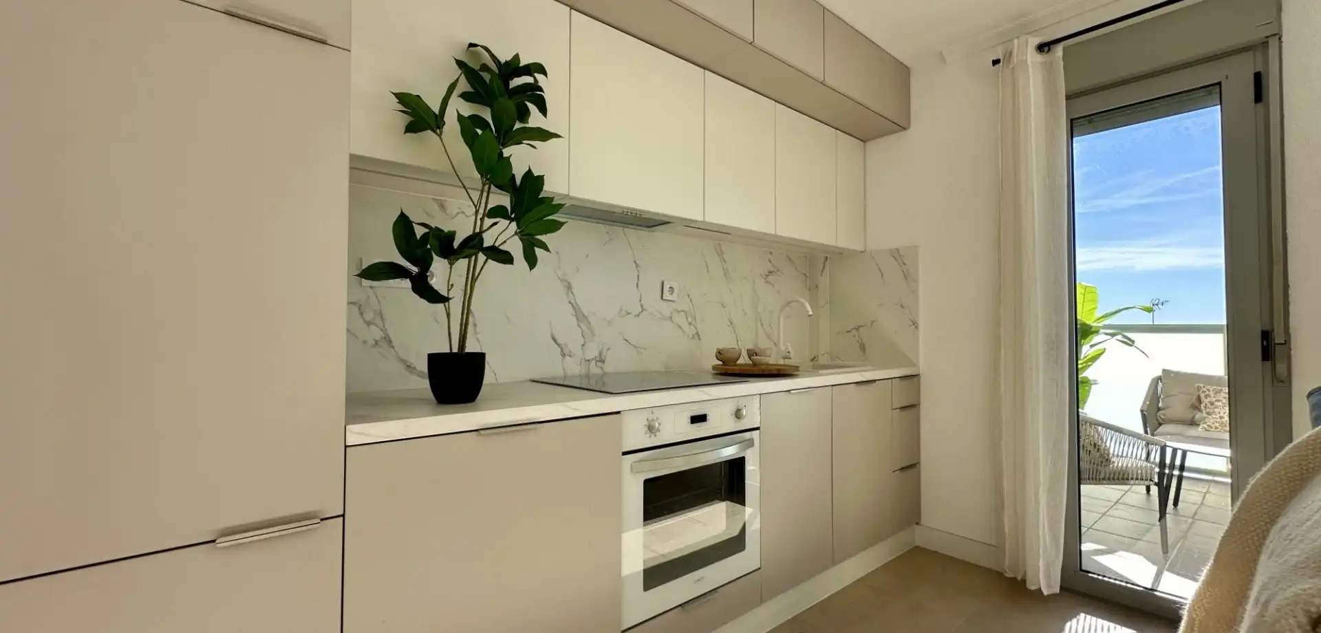 Cuina de Apartament en venda en Torrevieja amb Aire condicionat, Terrassa i Moblat