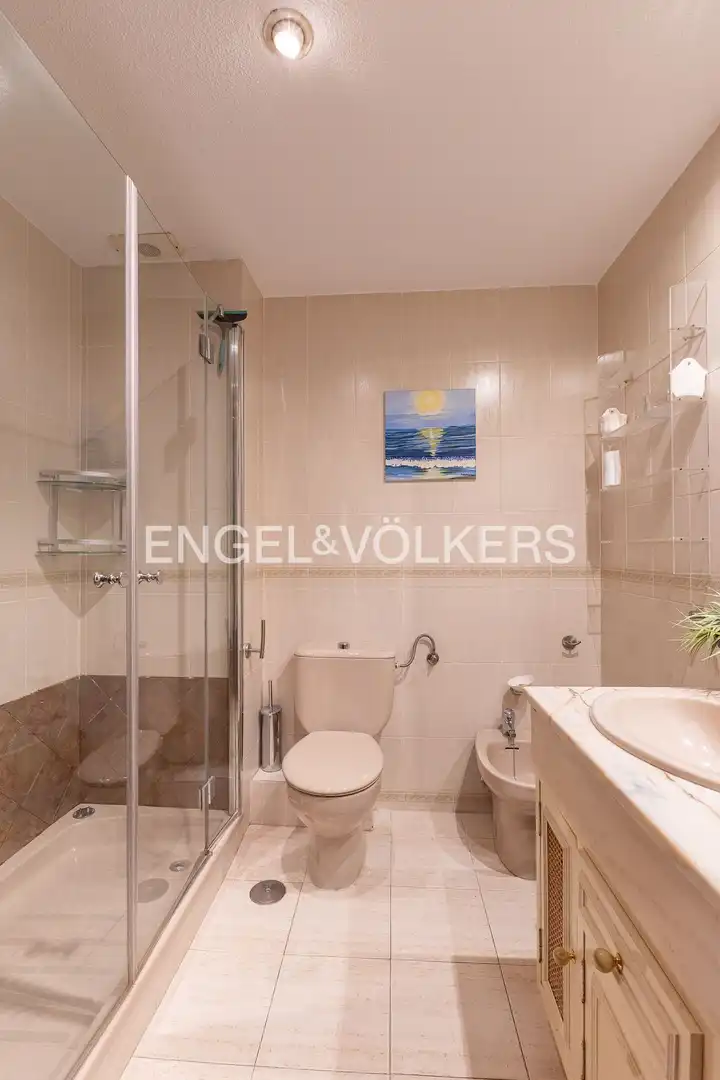 Baño de Casa o chalet en venta en Pozuelo de Alarcón con Aire acondicionado, Calefacción y Jardín privado
