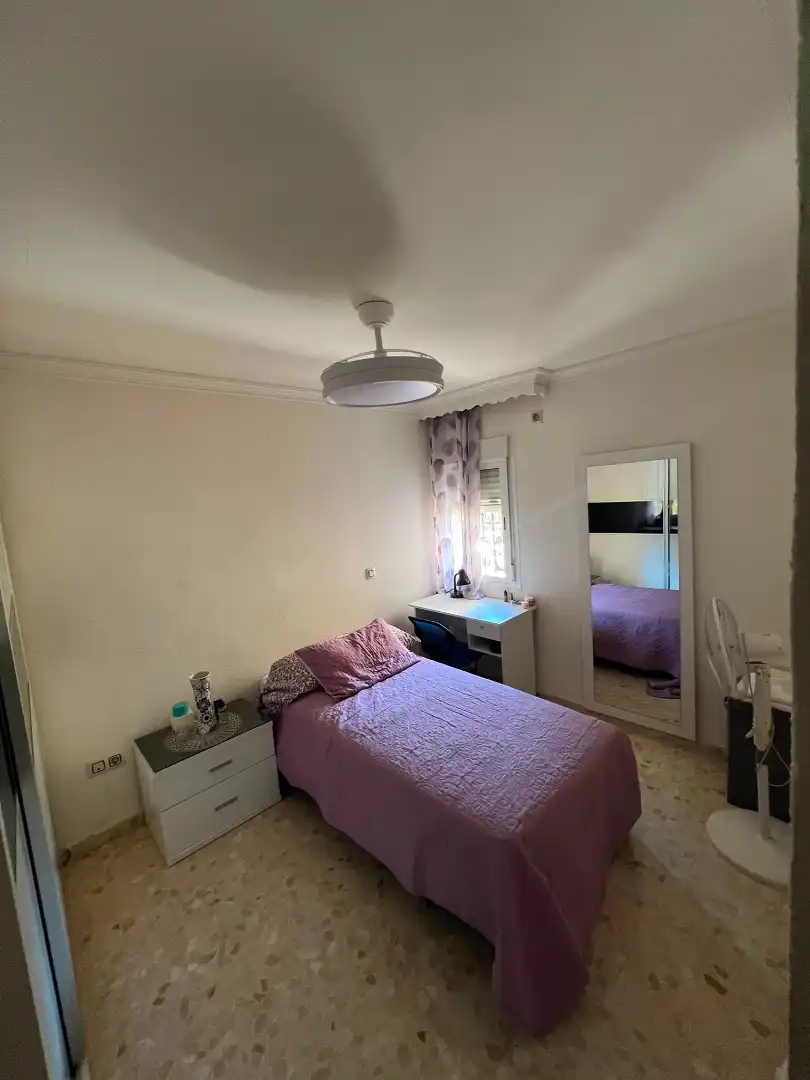 Bedroom of Flat for rent in Sevilla  with Heating, Furnished and Washing machine