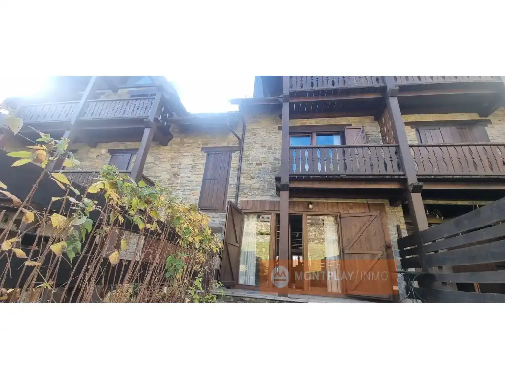 Vista exterior de Casa adosada en venta en Naut Aran