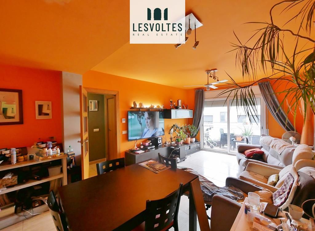 Sala de estar de Piso en venta en La Bisbal d'Empordà con Calefacción, Terraza y Trastero