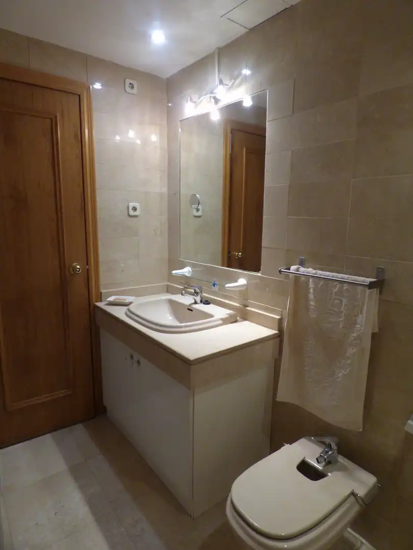 Bathroom of Flat for rent in Madrid  with Air Conditioner, Heating and Furnished